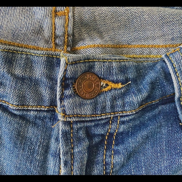 Women’s-Juniors Levi’s Boyfriend Style Jeans, Distressed Look…Size 13 💕👖❣️ - Picture 4 of 5